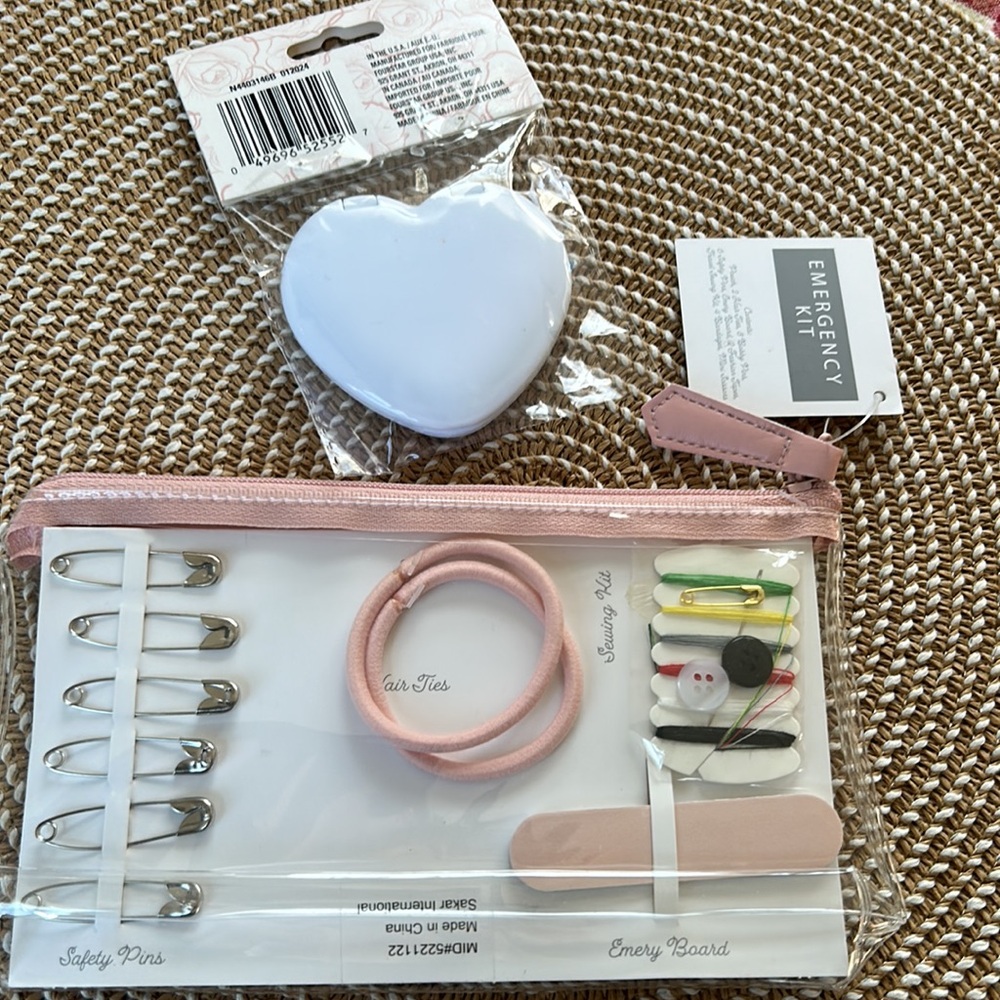 NWT Bride emergency kit & compact mirror 👰♀️ - Picture 4 of 4